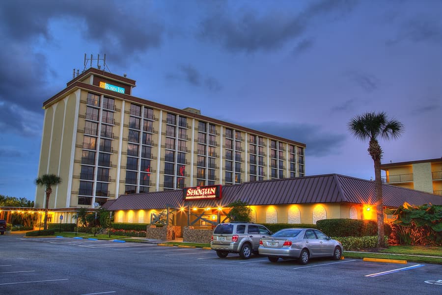 Rosen Inn, closest to Universal