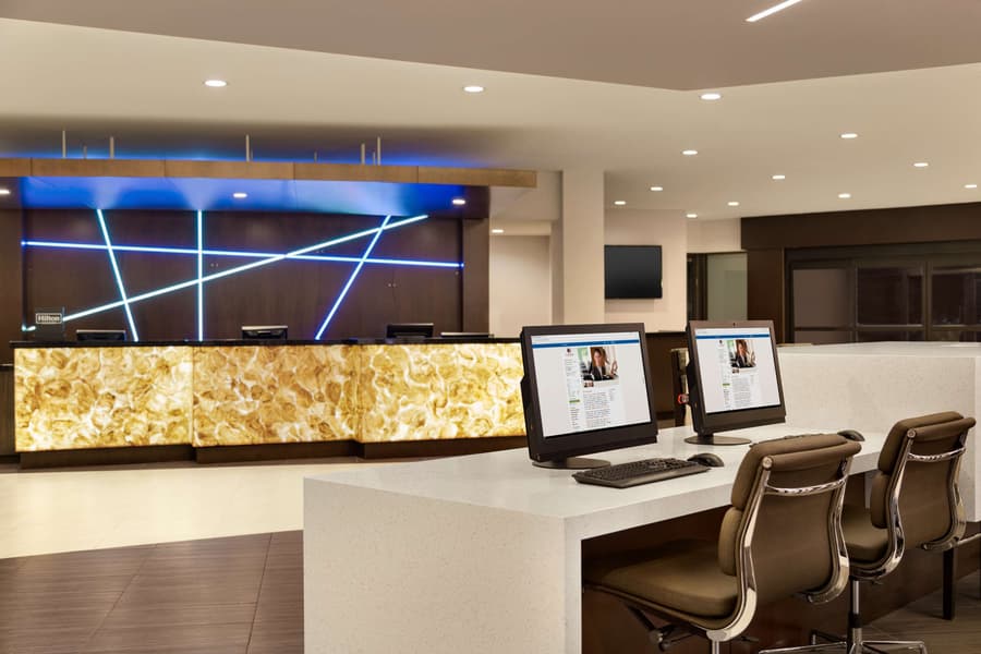 DoubleTree by Hilton Toronto Airport West