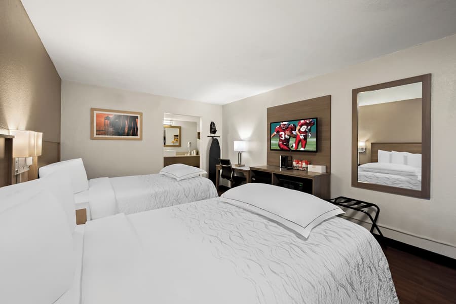 Red Roof Inn PLUS+ & Suites Naples Downtown-5th Ave S