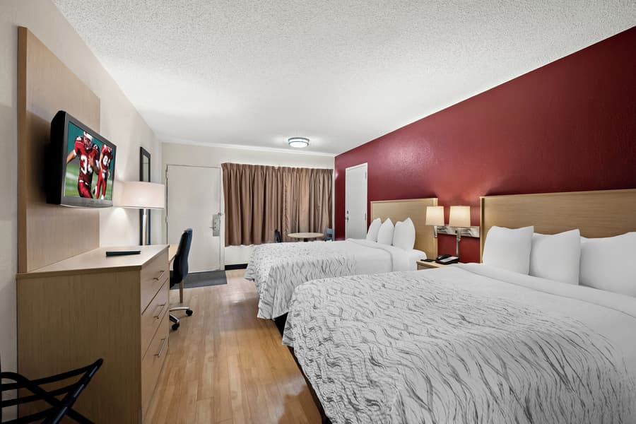 Red Roof Inn PLUS+ & Suites Naples Downtown-5th Ave S