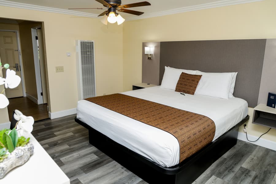 Silver Surf Motel