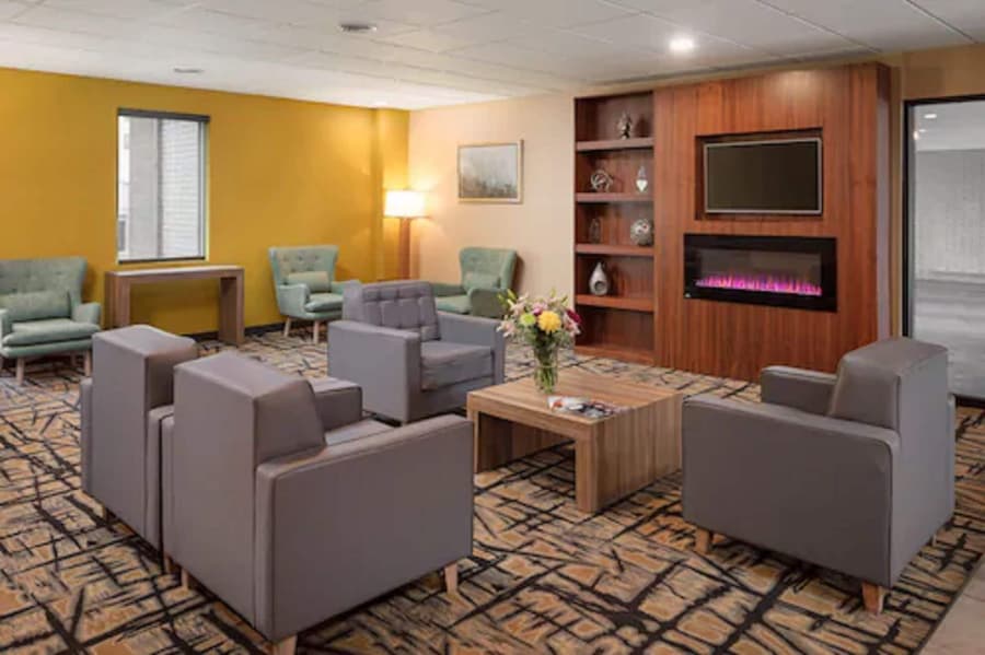 Quality Inn & Suites Downtown Windsor
