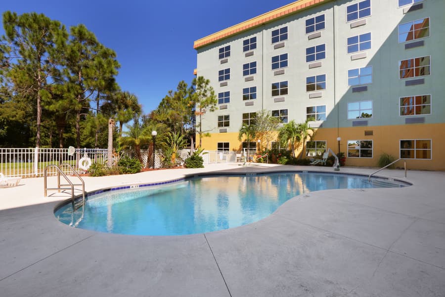Allure Suites