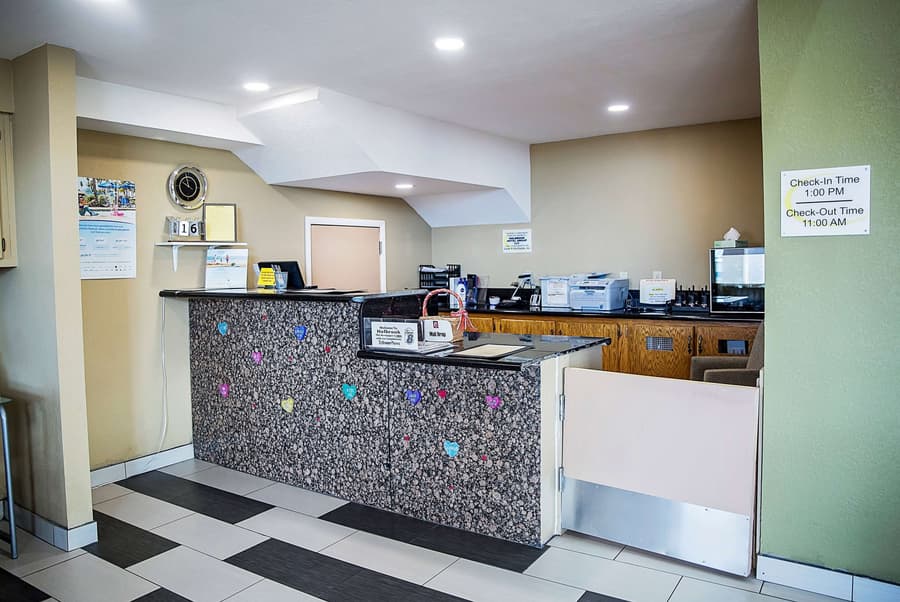Super 8 by Wyndham Holbrook