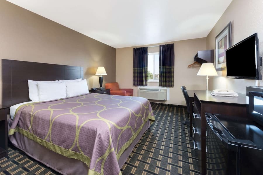 Super 8 by Wyndham Springfield East