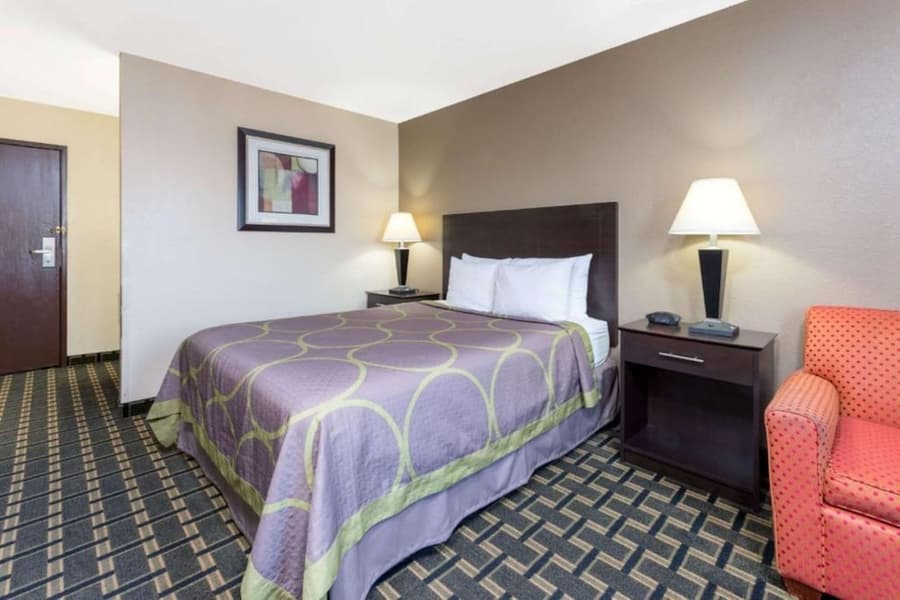 Super 8 by Wyndham Springfield East
