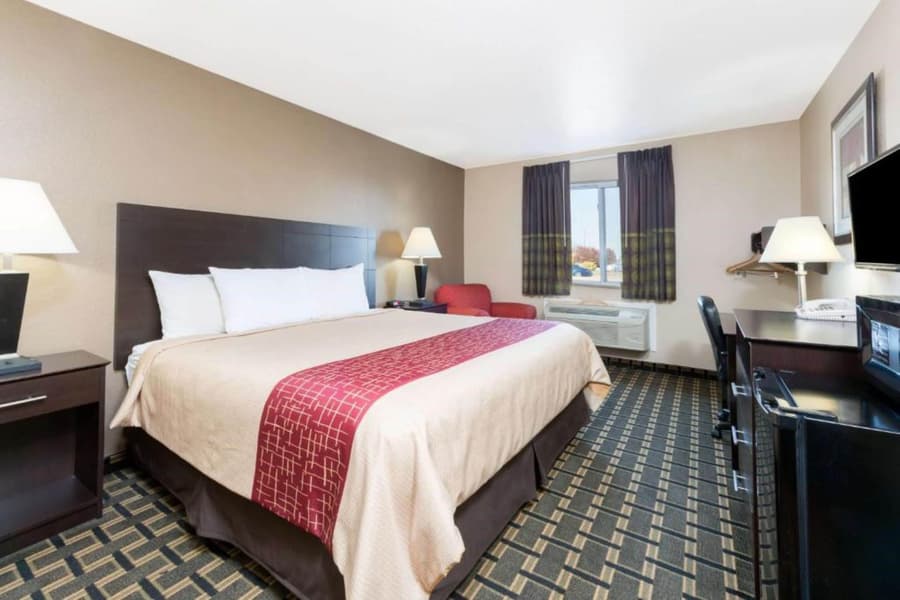 Super 8 by Wyndham Springfield East