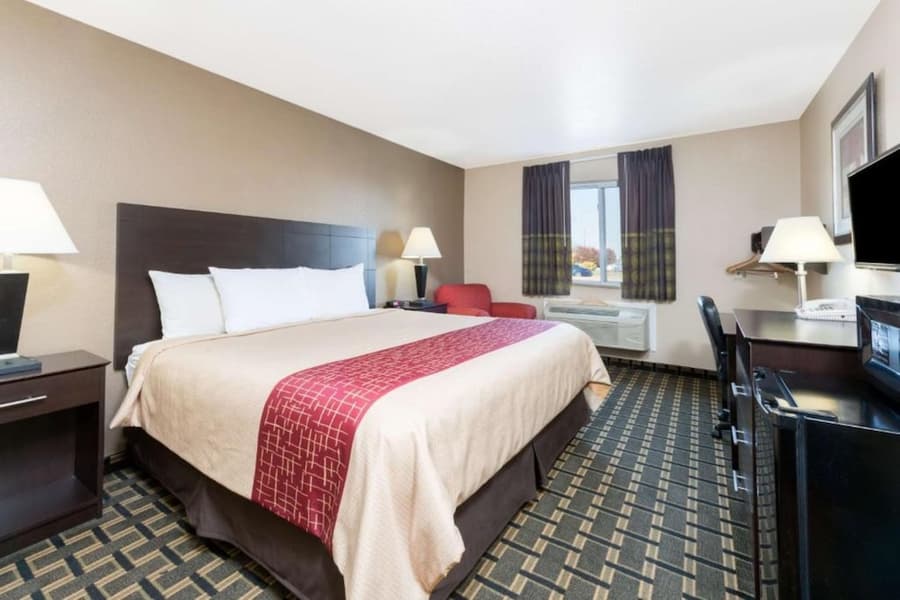 Super 8 by Wyndham Springfield East