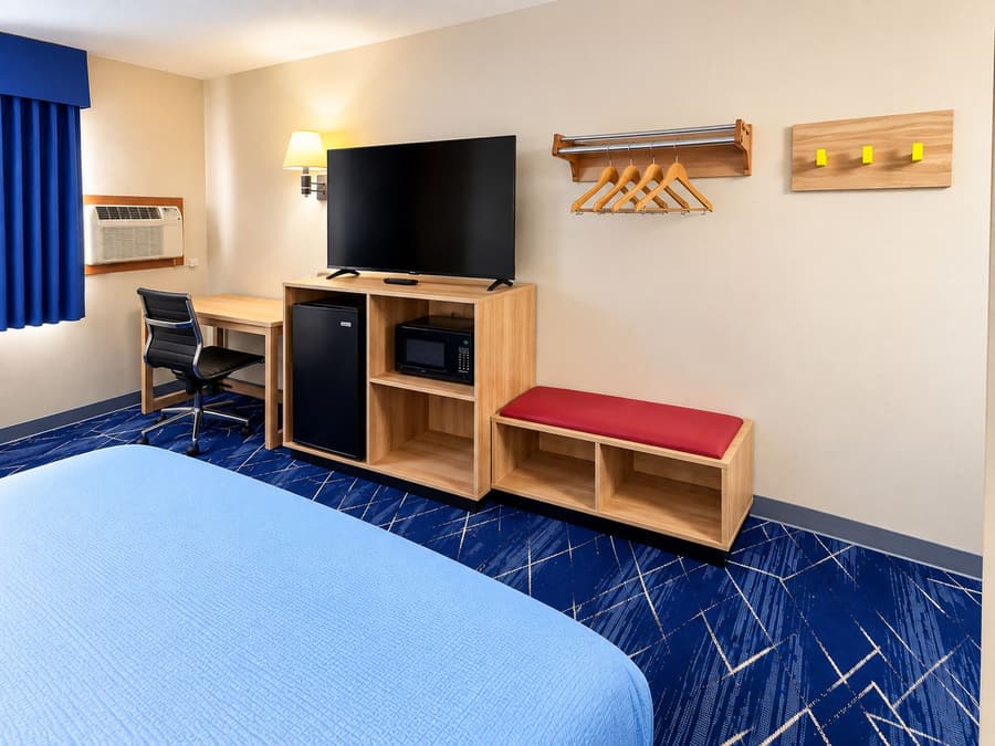 Super 8 by Wyndham Hot Springs
