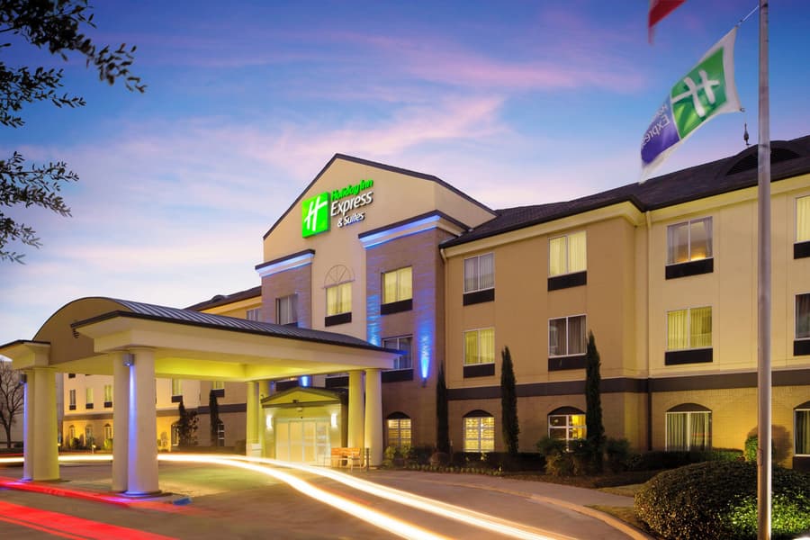 Holiday Inn Express & Suites DFW - Grapevine by IHG