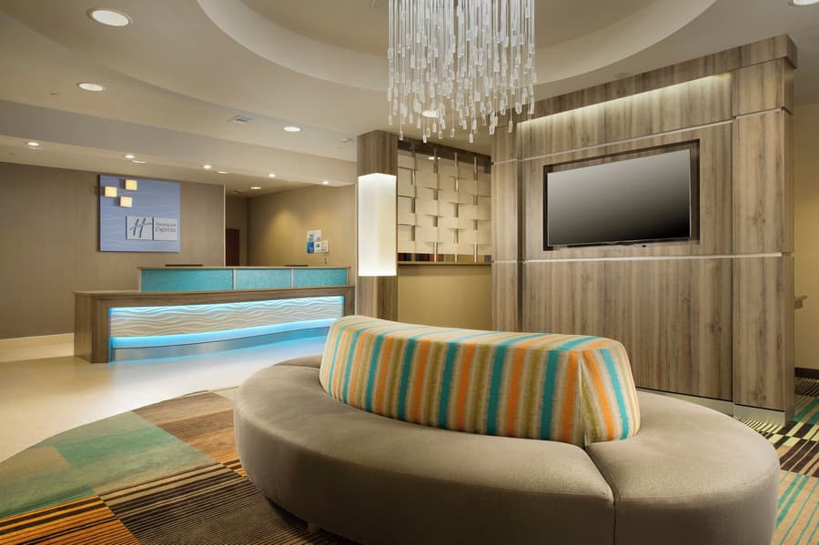 Holiday Inn Express & Suites DFW - Grapevine by IHG