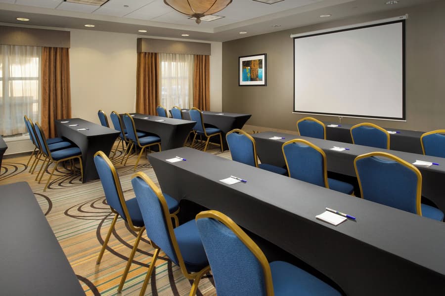 Holiday Inn Express & Suites DFW - Grapevine by IHG