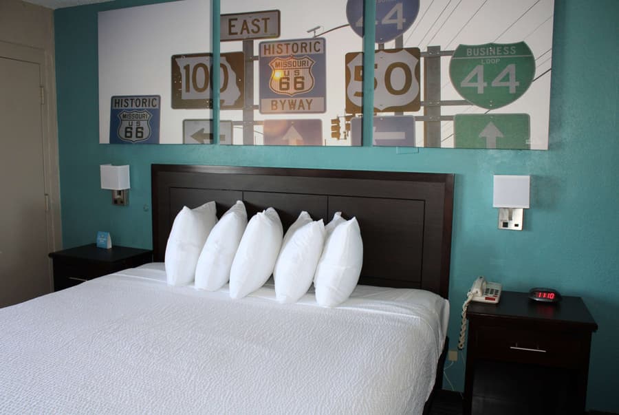 Days Inn & Suites by Wyndham Springfield on I-44