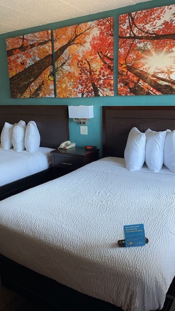 Days Inn & Suites by Wyndham Springfield on I-44