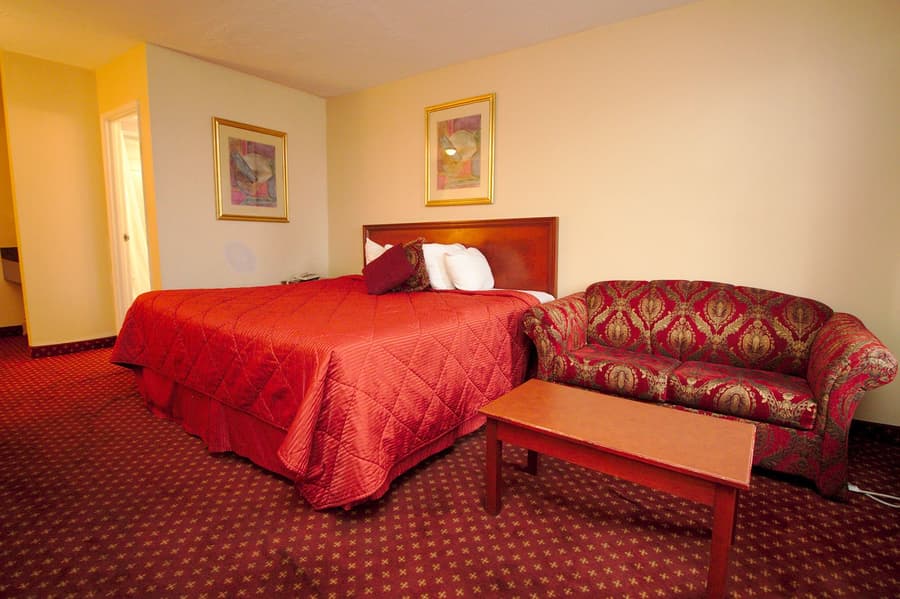 Niagara Lodge & Suites