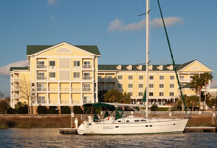 Courtyard Charleston Waterfront by Marriott