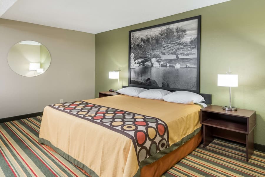 Super 8 by Wyndham Bloomington/Normal
