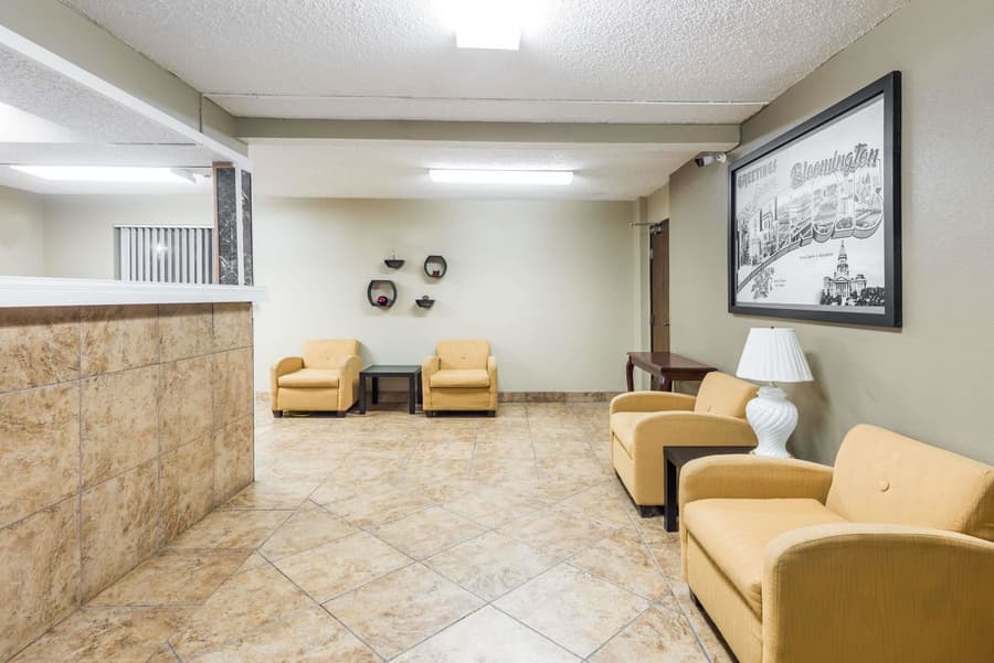 Super 8 by Wyndham Bloomington/Normal