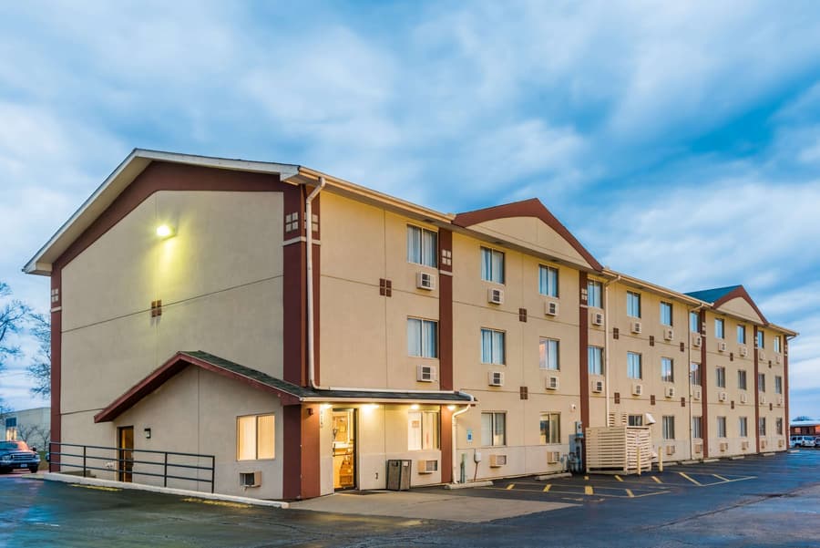 Super 8 by Wyndham Bloomington/Normal