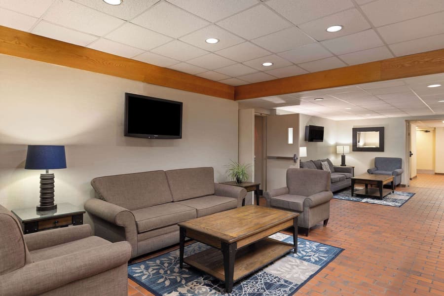 Travelodge by Wyndham Thunder Bay