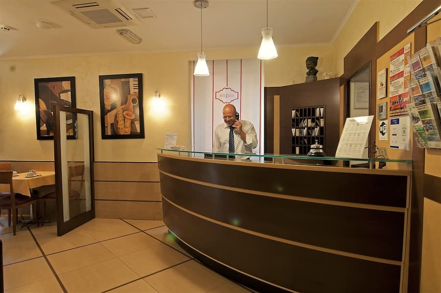 Hotel Lirico