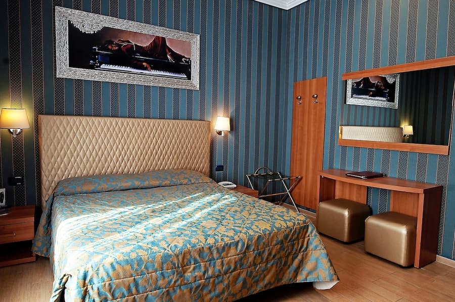 Hotel Lirico