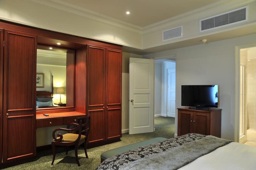 The Edward Hotel