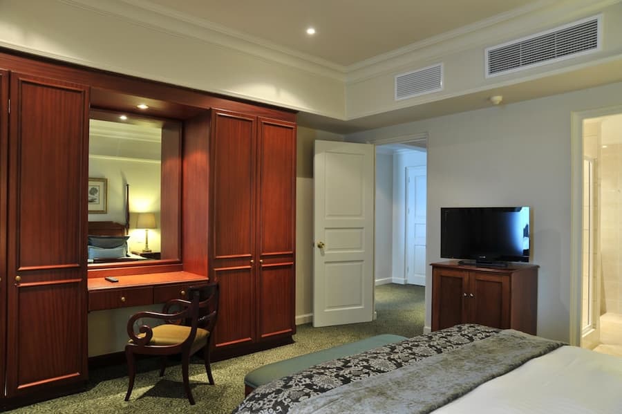 The Edward Hotel