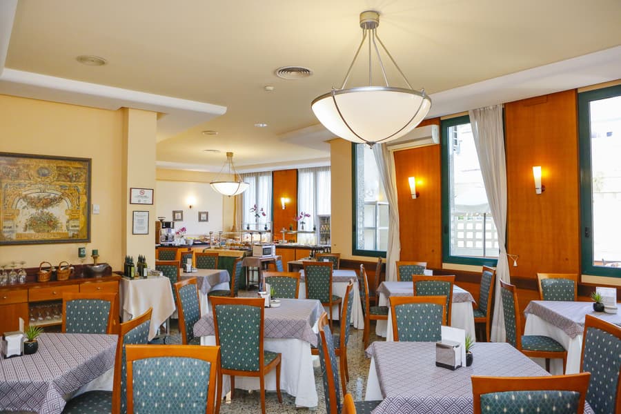 Hotel Mainake