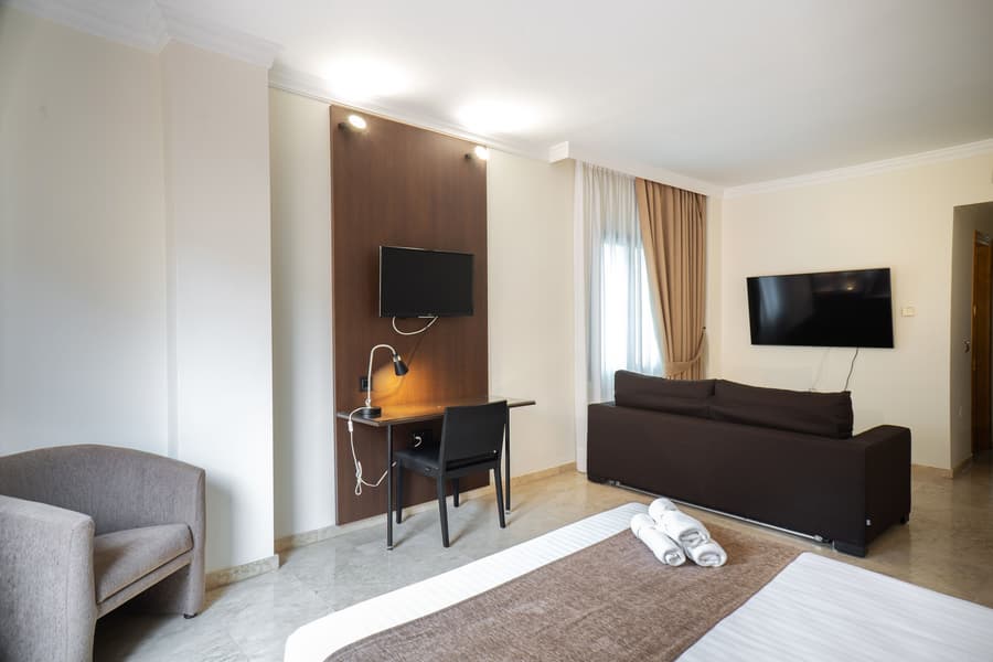 Hotel Mainake