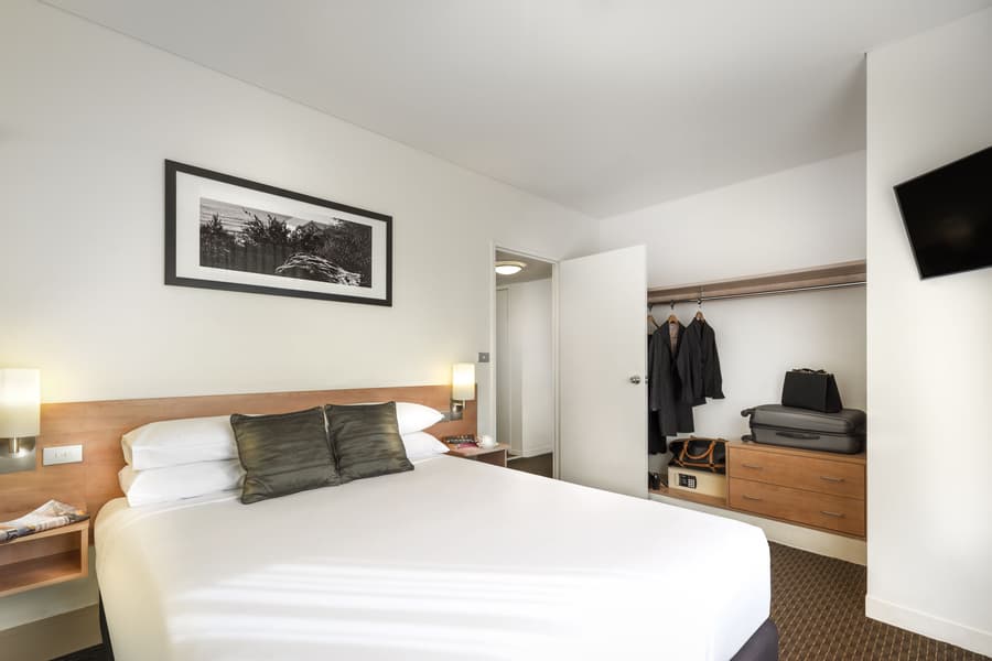 ibis Melbourne Hotel and Apartments