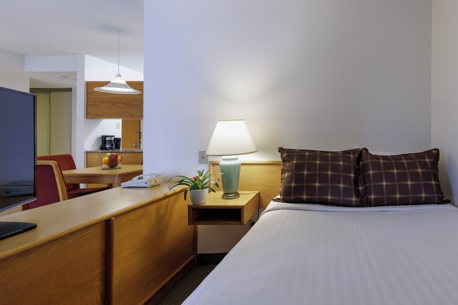 Cartier Place Suite Hotel