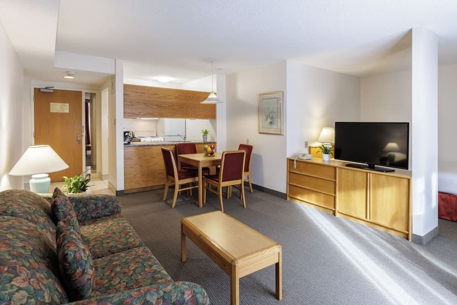 Cartier Place Suite Hotel