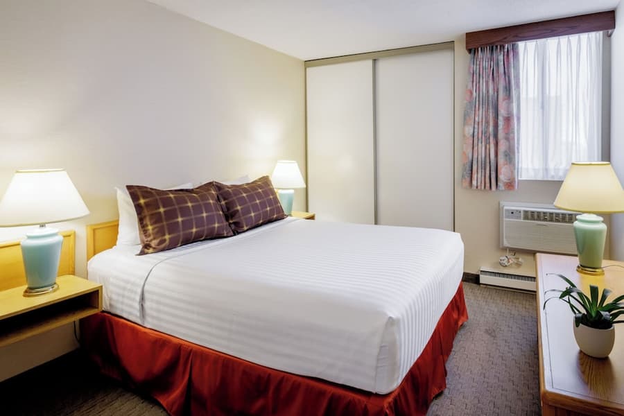Cartier Place Suite Hotel