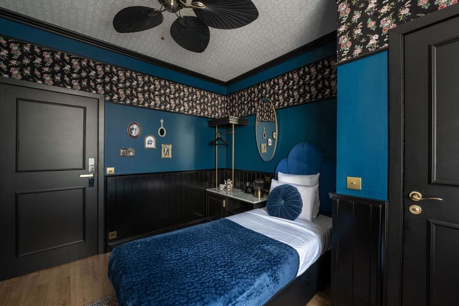 Craves Hotel