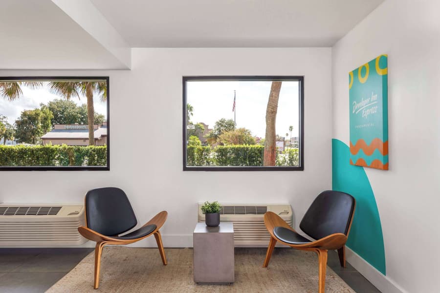Travelodge by Wyndham Orlando Lake Buena Vista South