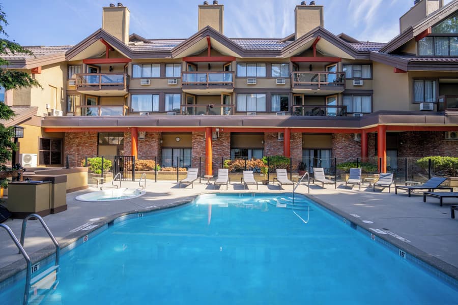 Whistler Village Inn And Suites