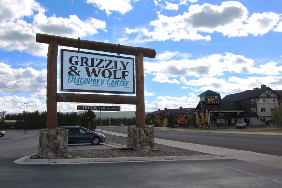 Gray Wolf Inn & Suites