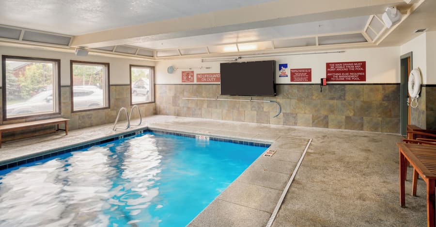 Gray Wolf Inn & Suites