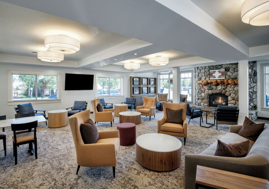 Gray Wolf Inn & Suites