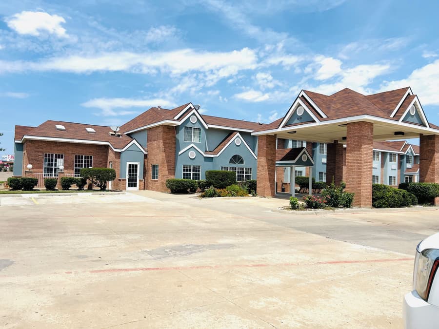 Longhorn Inn and Suites