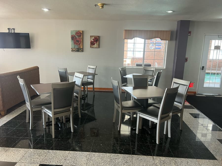 Longhorn Inn and Suites