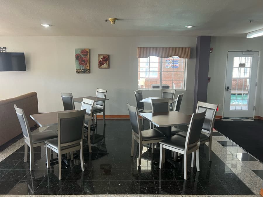 Longhorn Inn and Suites