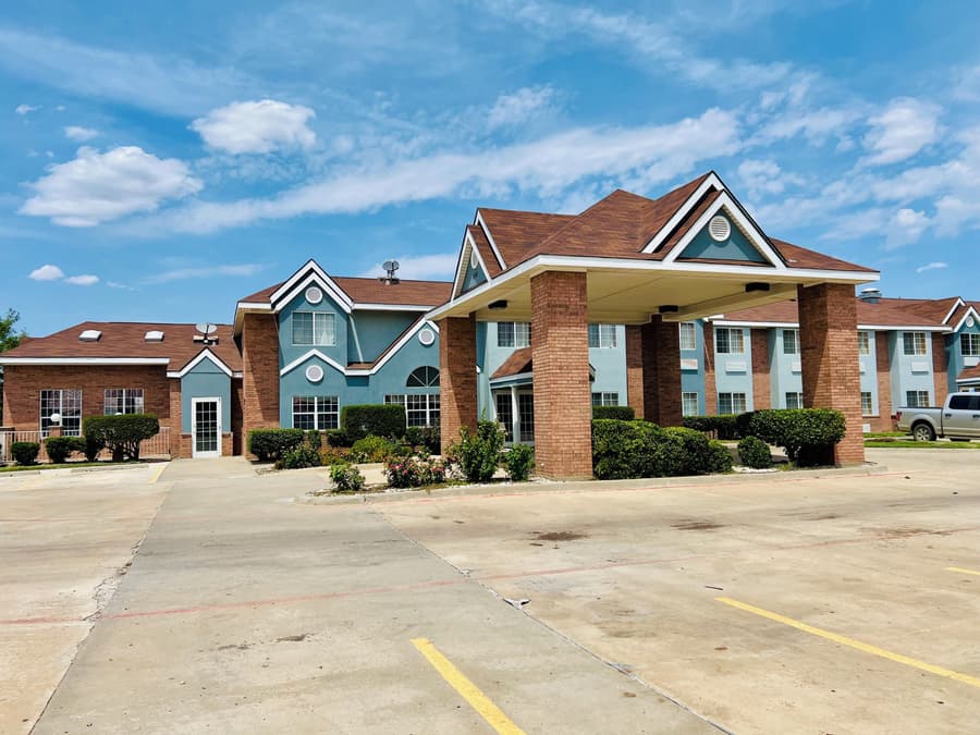 Longhorn Inn and Suites