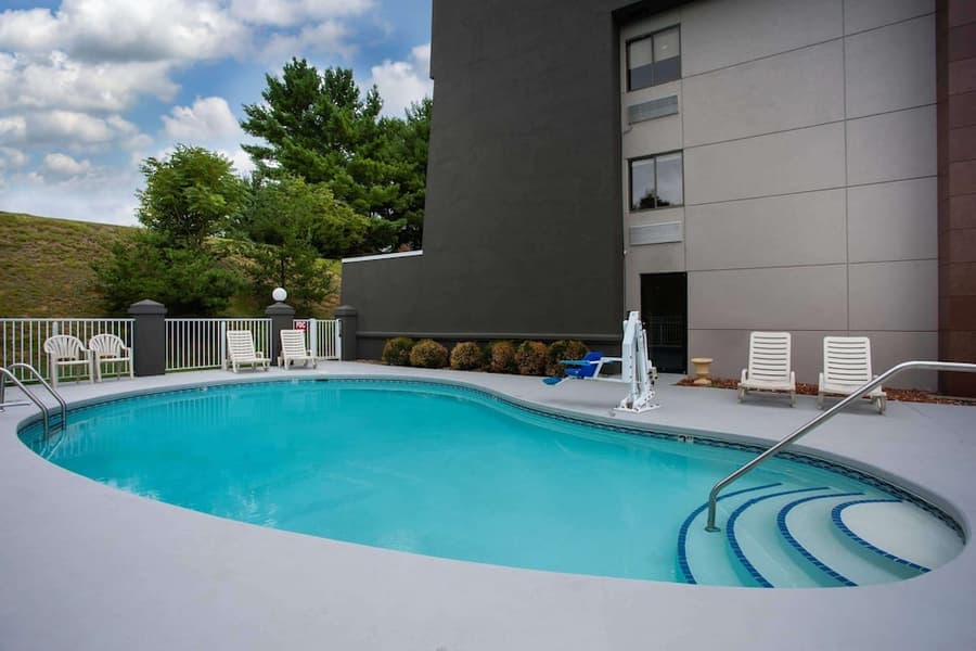 La Quinta Inn & Suites by Wyndham Roanoke Salem