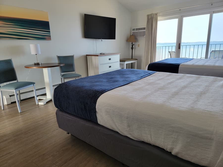 Pointes North Beachfront Hotel – 2 Person Spa Tub Studios