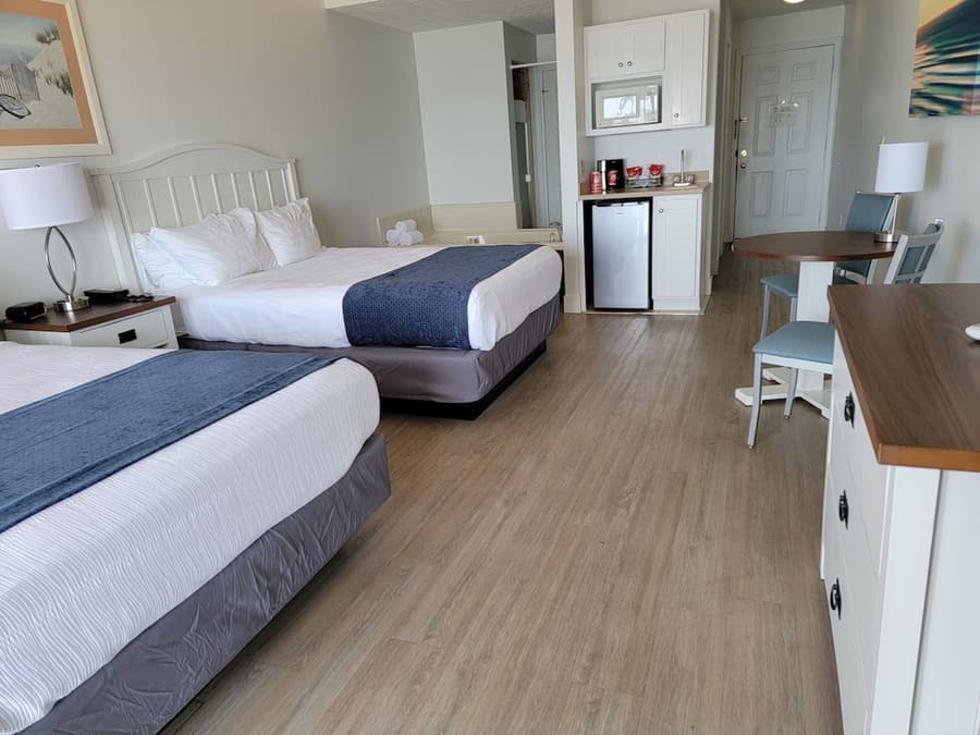 Pointes North Beachfront Hotel – 2 Person Spa Tub Studios