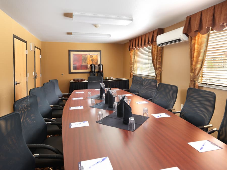Crystal Inn Hotel & Suites West Valley City