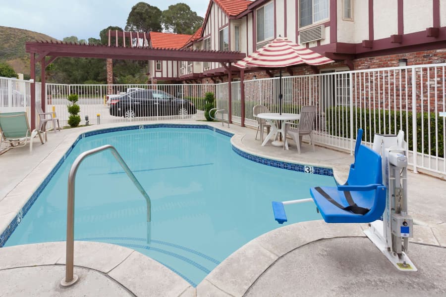 Super 8 by Wyndham Santa Clarita/Valencia