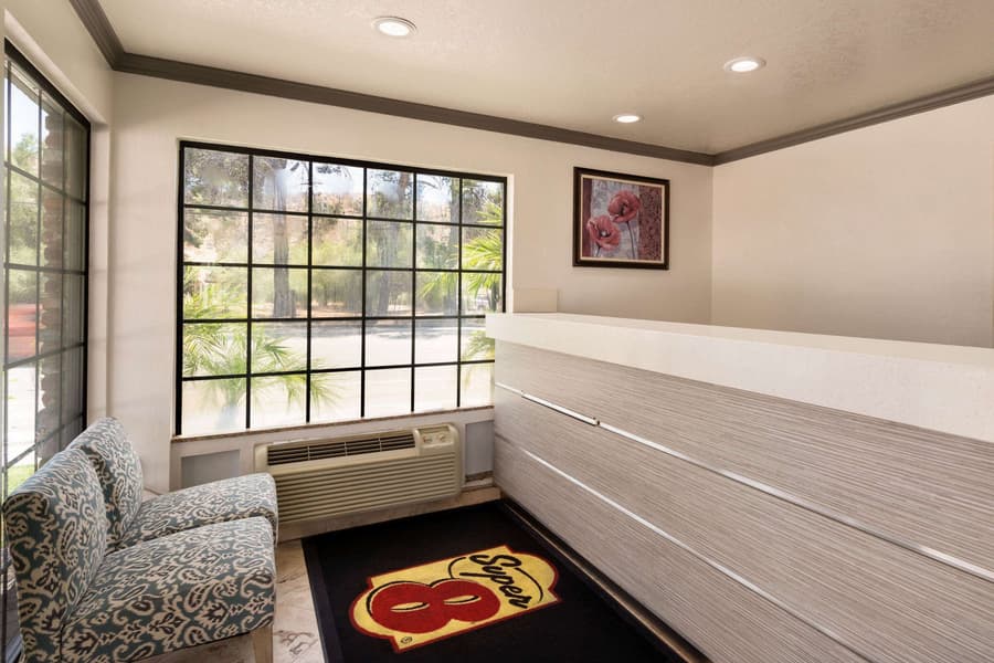 Super 8 by Wyndham Santa Clarita/Valencia